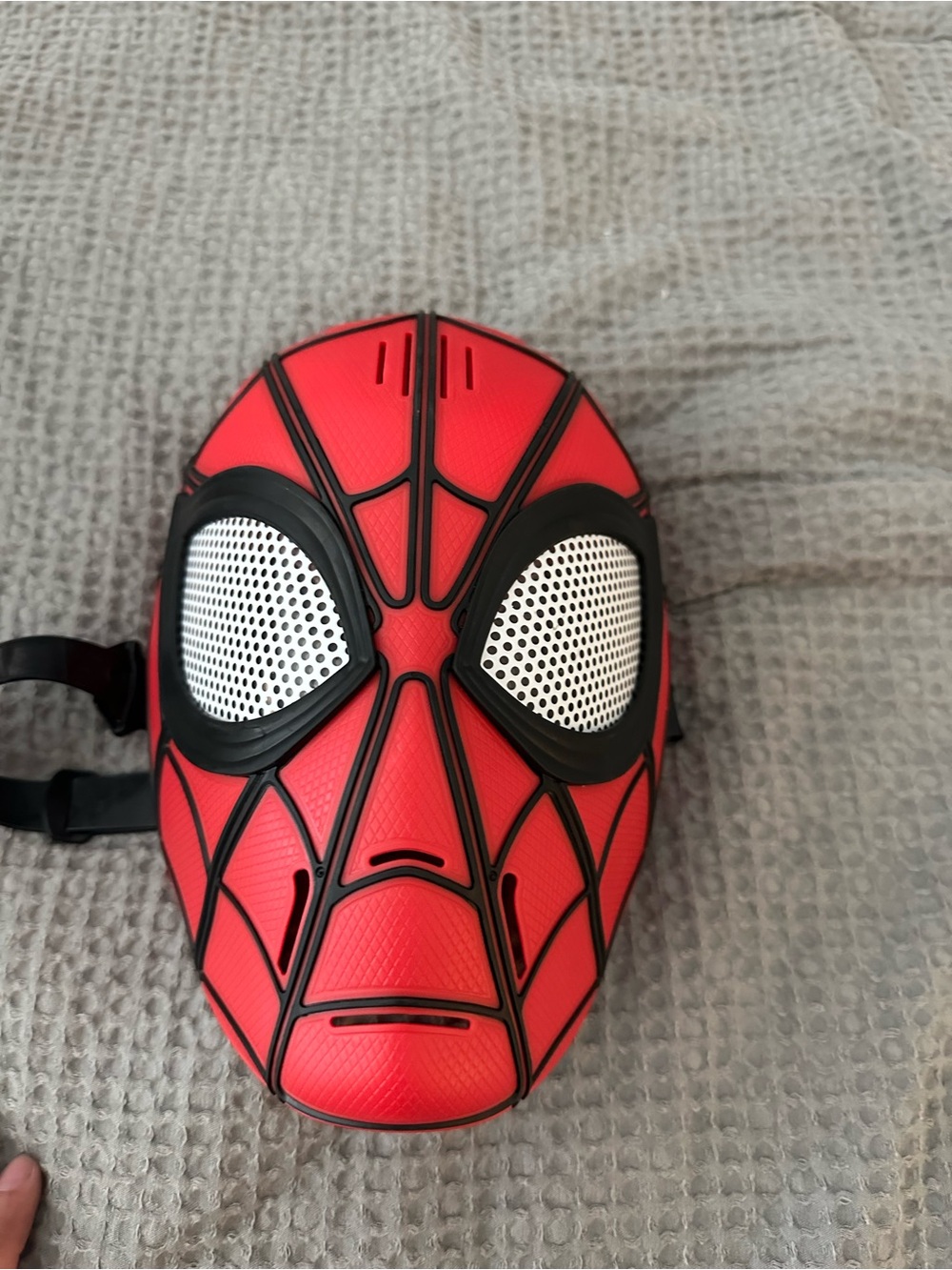 Red Spider Mask with Black Web Detailing - Picture 1 of 3